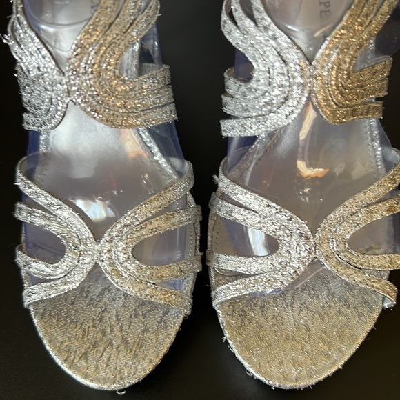 EUC Adrianna Papell Boutique Beck’s  Dress Strappy Sandals Silver Foil size 8 main image 5